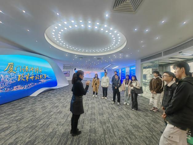 参访中国(福建)自由贸易试验区厦门片区建设成果展厅